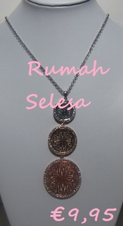 mooie ketting met mooie hanger met strass in de kleuren wit en geel en rosè goud,artikelnummer:TrK014